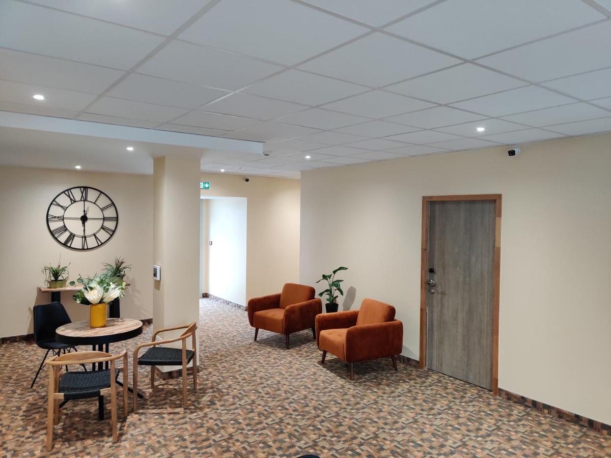 Hotel De La Tour Екстериор снимка