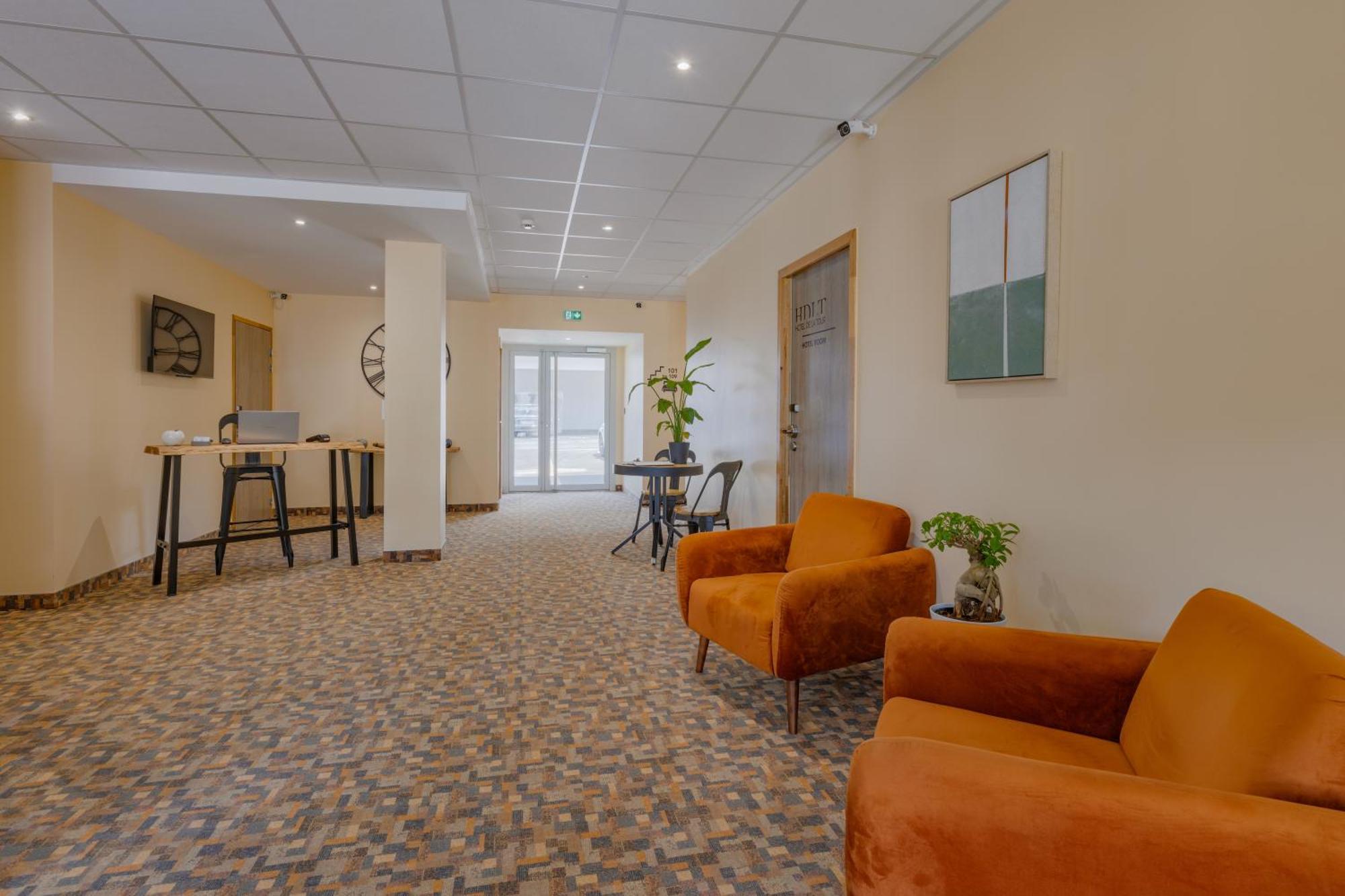 Hotel De La Tour Екстериор снимка